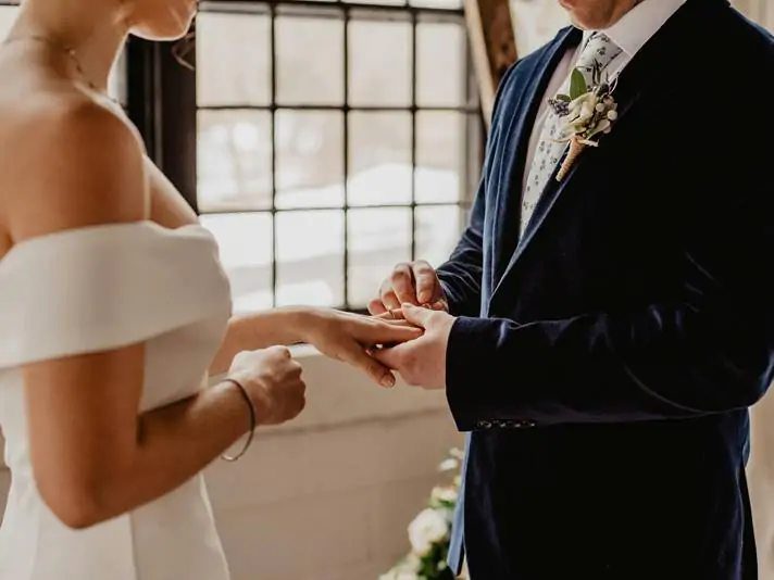 男女自愿离婚的条件是什么？